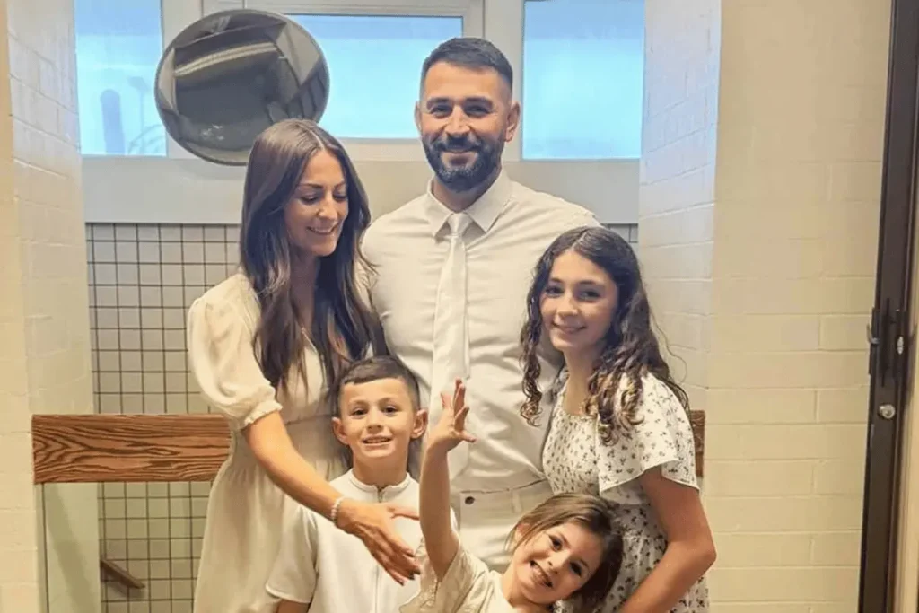 Melissa Mae Carlton with husband Tom and children Harry Molly and Lily