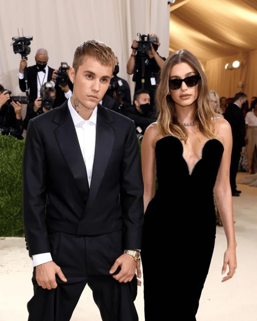 Justin Bieber and Hailey Bieber posing together at the 2022 Met Gala.
