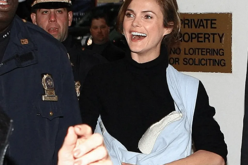 Keri Russell holding her infant son River Russell Deary in New York in 2007.
